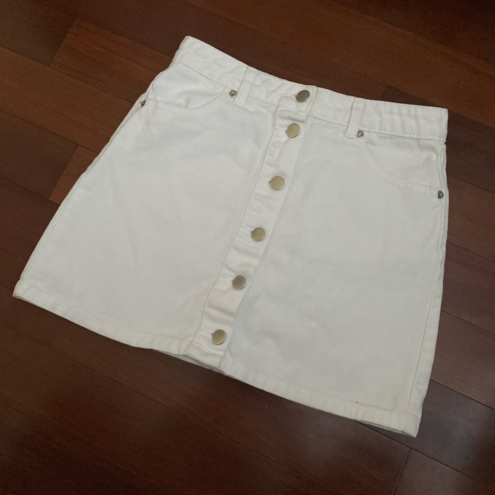 White denim skirt